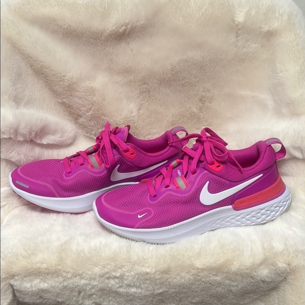 Nike Miler React Pink and White Athletic Shoes with Breathable Mesh - Picture 5 of 11